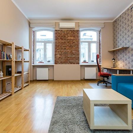 Light And Spacious Apartment On Gazova Str Lviv Buitenkant foto