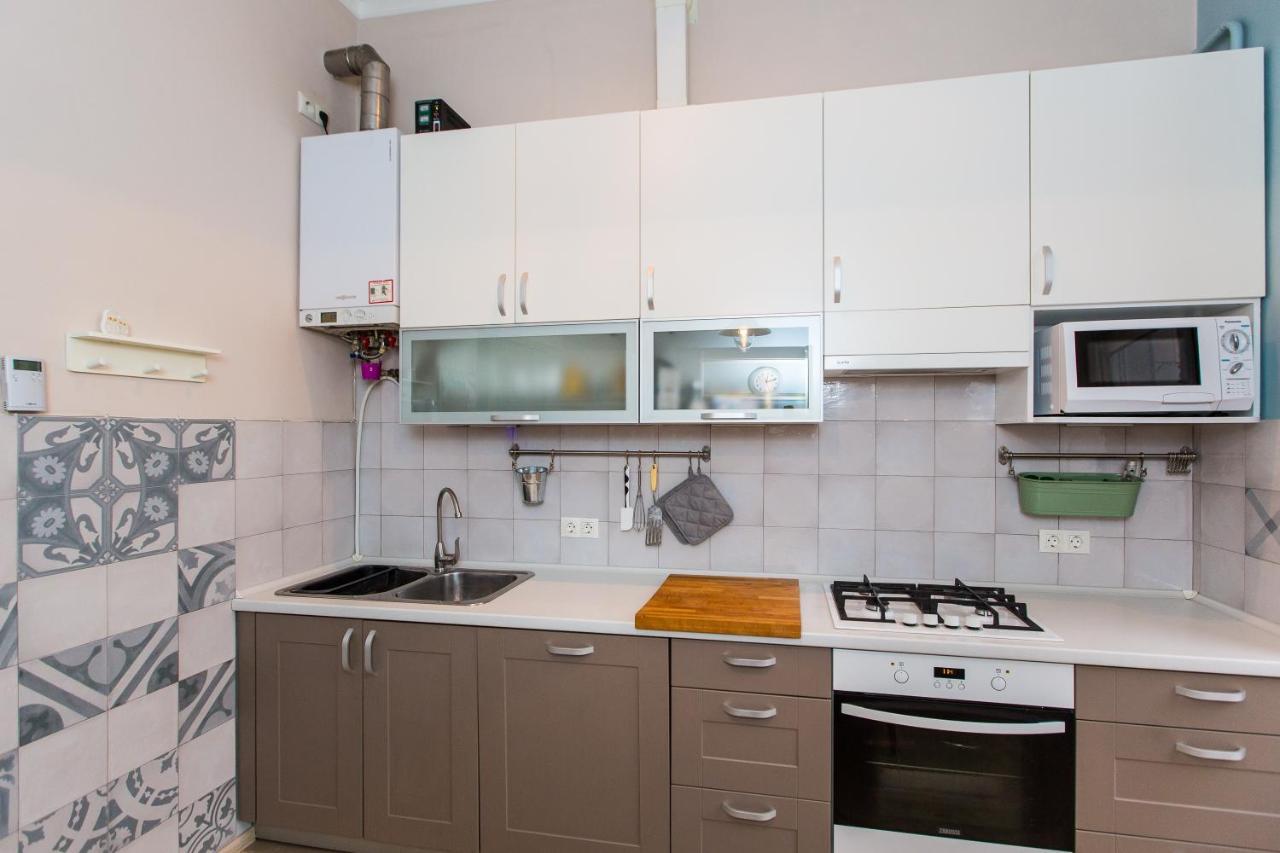 Light And Spacious Apartment On Gazova Str Lviv Buitenkant foto