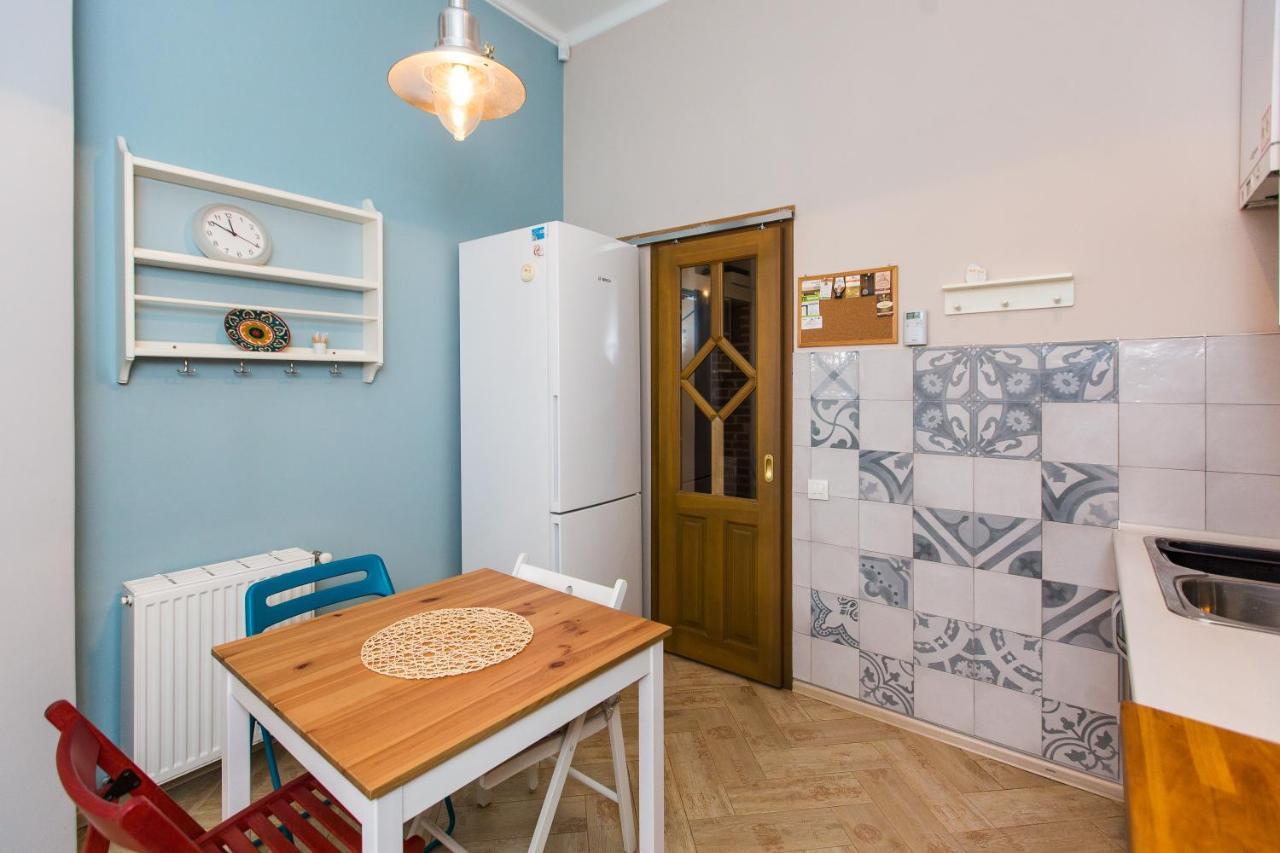 Light And Spacious Apartment On Gazova Str Lviv Buitenkant foto