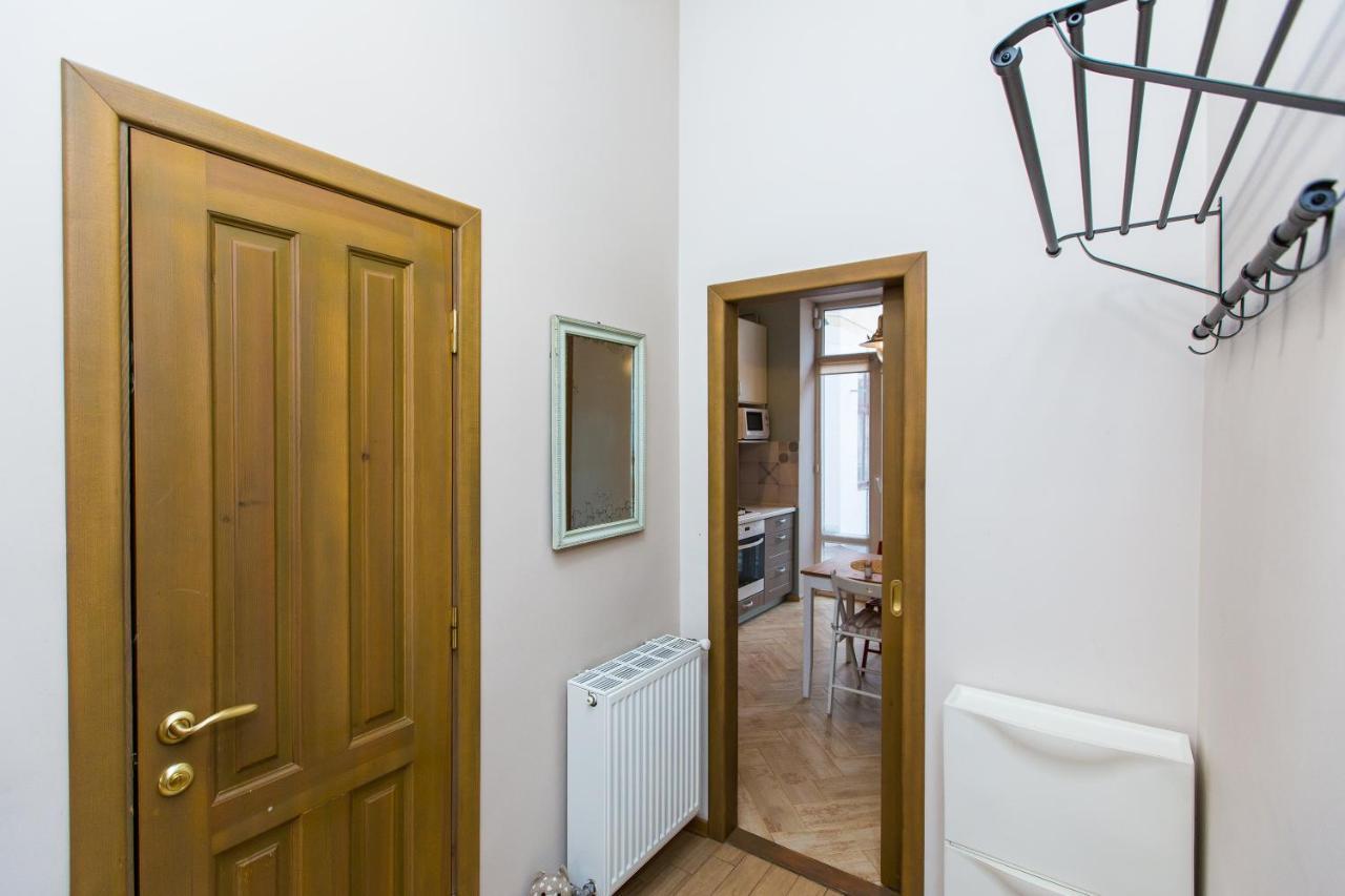 Light And Spacious Apartment On Gazova Str Lviv Buitenkant foto