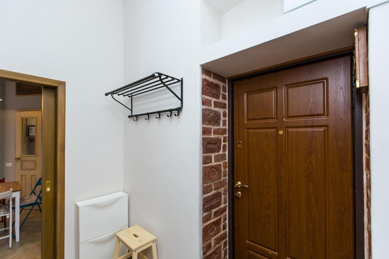 Light And Spacious Apartment On Gazova Str Lviv Buitenkant foto