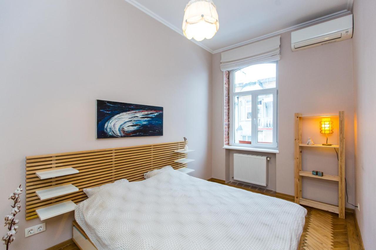 Light And Spacious Apartment On Gazova Str Lviv Buitenkant foto