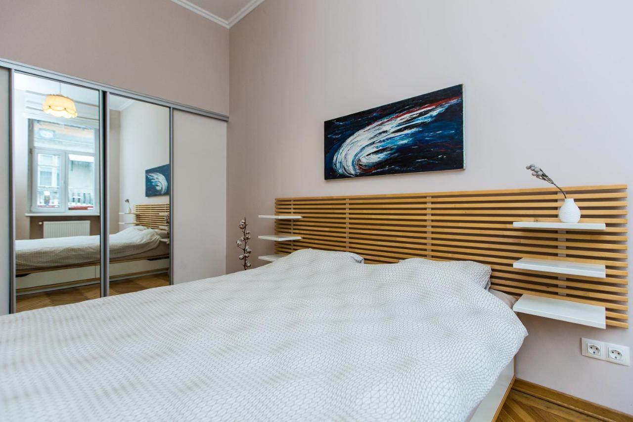 Light And Spacious Apartment On Gazova Str Lviv Buitenkant foto