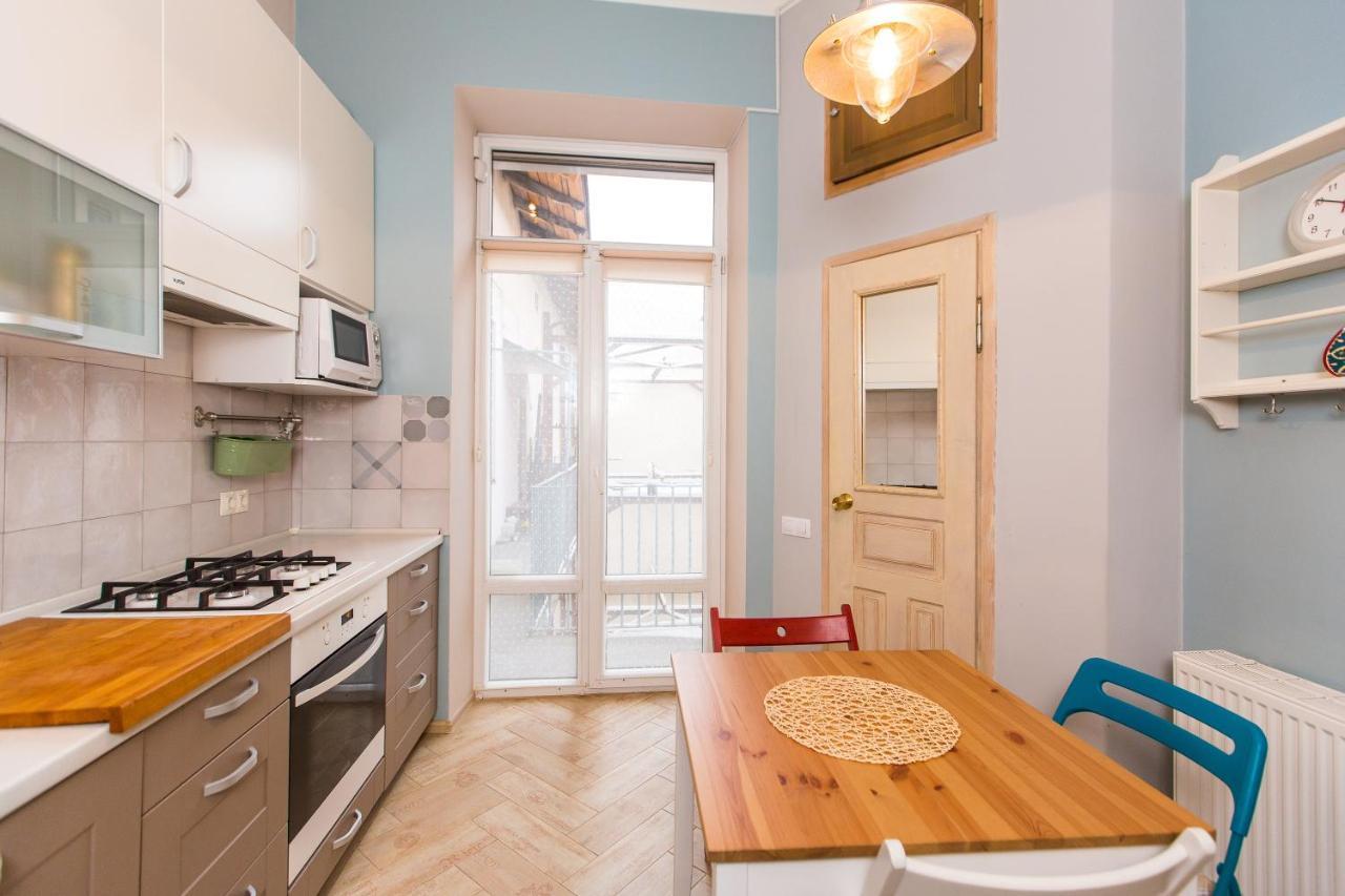 Light And Spacious Apartment On Gazova Str Lviv Buitenkant foto